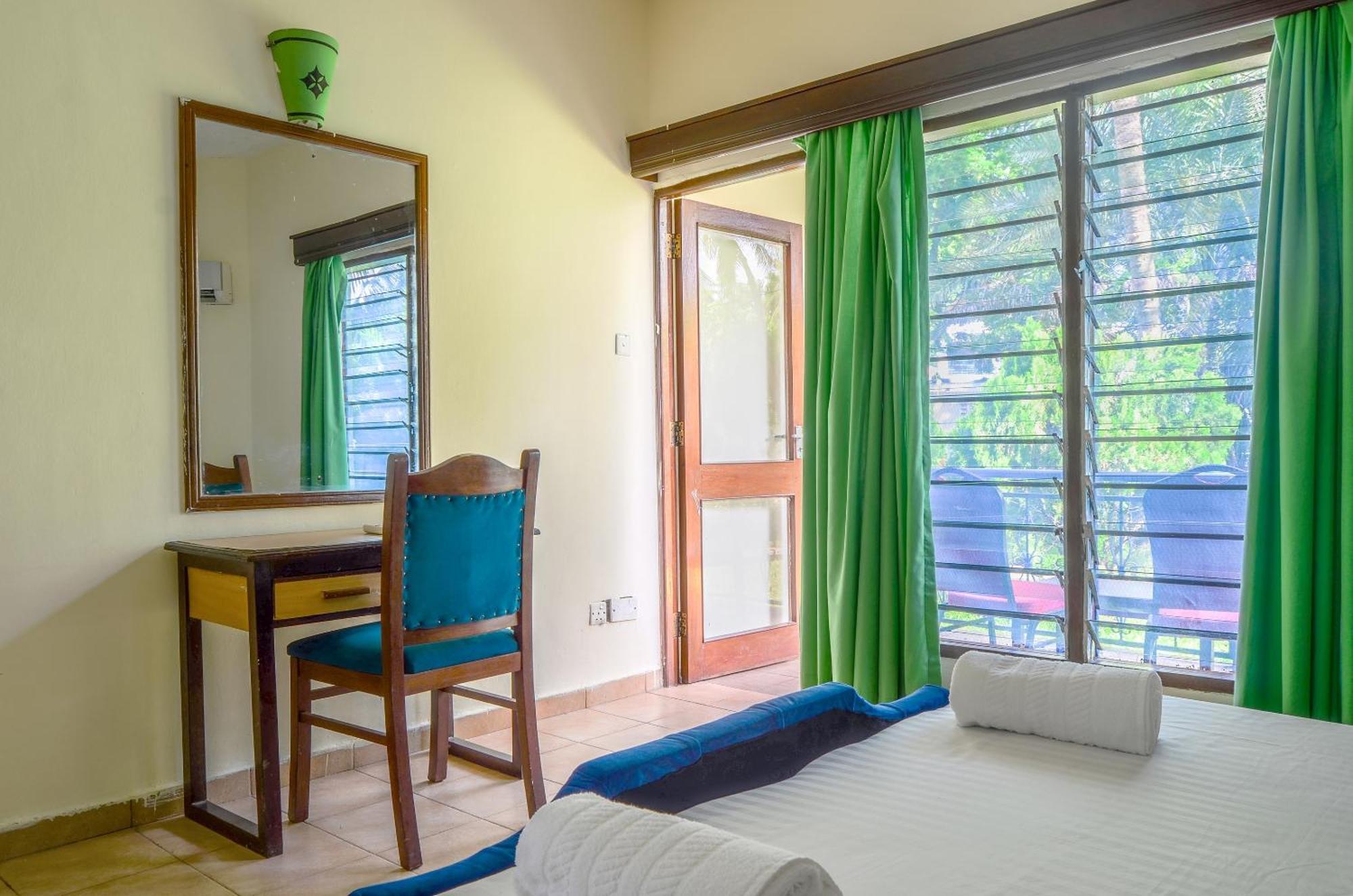 Sai Rock Beach Hotel & Spa แบมเบอรี ภายนอก รูปภาพ