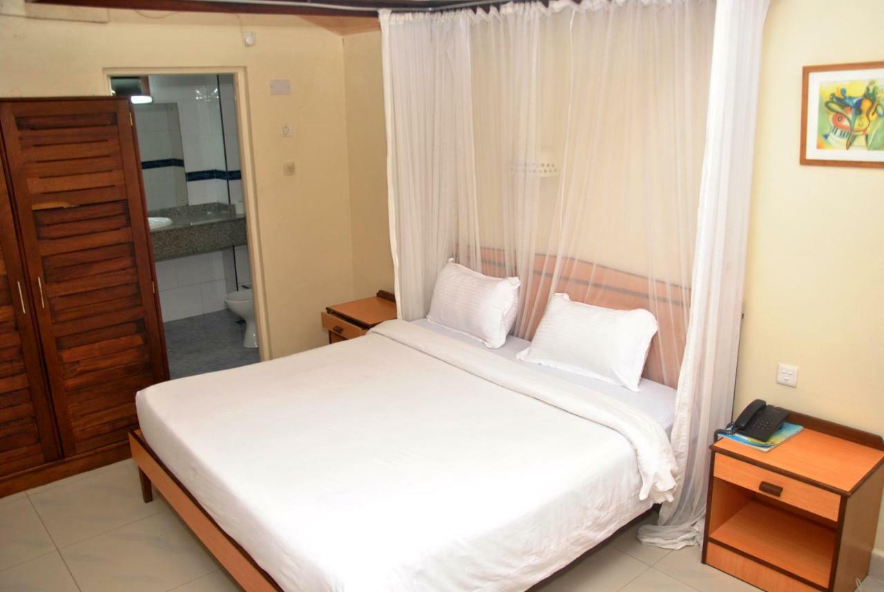 Sai Rock Beach Hotel & Spa แบมเบอรี ภายนอก รูปภาพ